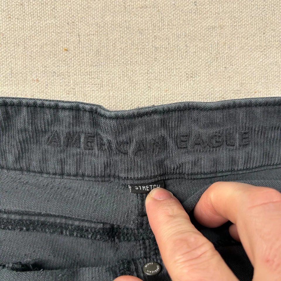 Pantalones de pana American Ealge para mujer 16 tiro súper alto acampanado campana botón inferior Foto 3 de 4