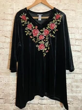 Catherines Velvet Tunic Top Womens 1X Black Floral Embroidered Asymmetric Hem