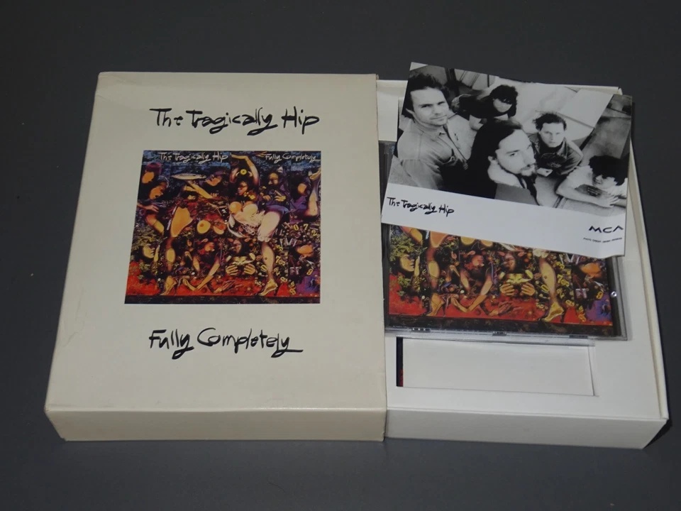 THE TRAGICALLY HIP - FULLY COMPLETELY EPK KIT / PROMO-BOX (VHS, CD, PHOTO) - Bild 2 von 4