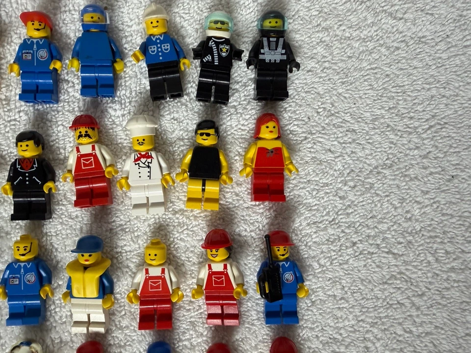 Lego Vtg lot of 60 Minifigures Overalls, Farmer, Waiter, Town, City 1980's - Image 3 of 4