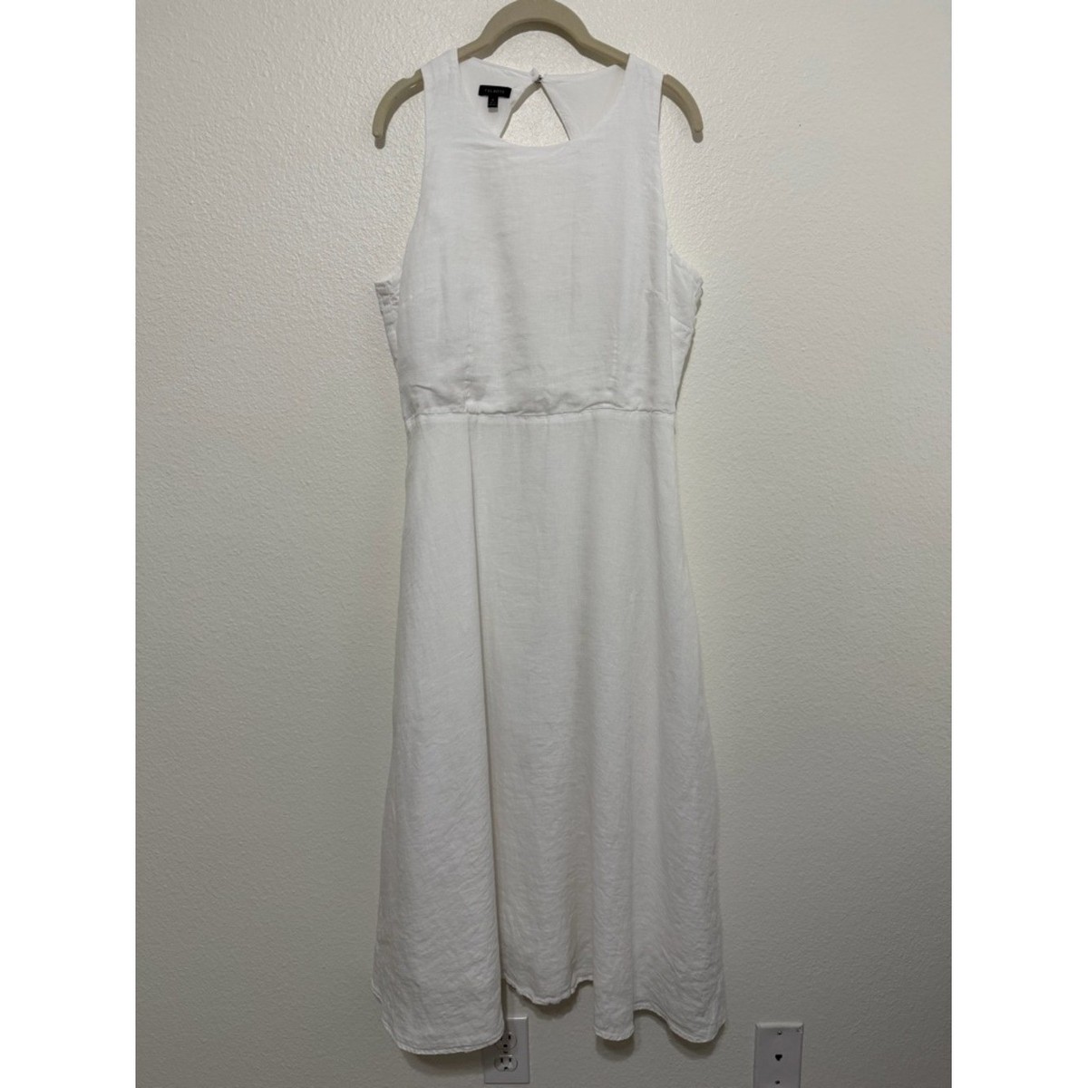 green emerald velvet dress Velvi Tea-Length White Graduation Dress Sisi White / XSmall main image 1