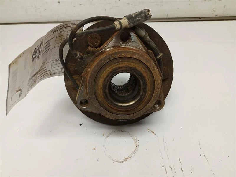 Cubo frontal de 2013 GMC Yukon XL 1500 11188318 - Imagem 2 de 4