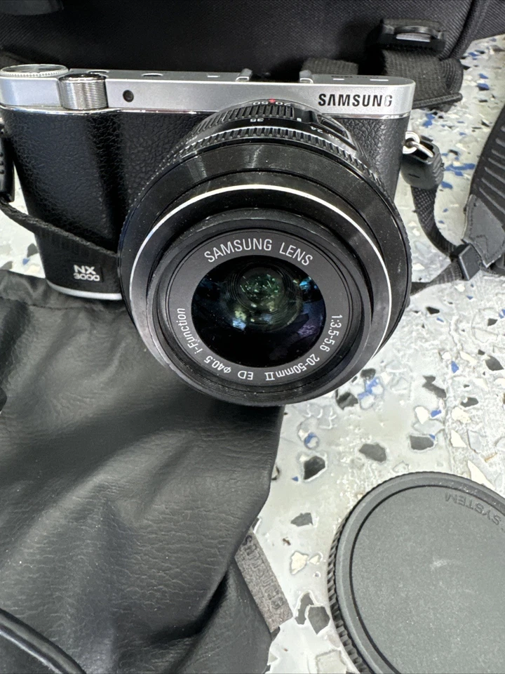 Cámara digital Samsung NX NX300 20,3 MP - blanca (Kit con lente ED II 20-50 mm) Foto 3 de 4