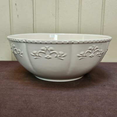 Better Homes & Gardens MEDALLION WREATH Cream Mist 10'' Vegetable Serving Bowl