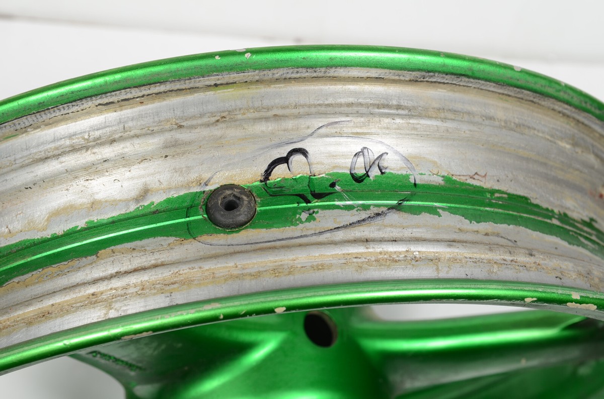 KAWASAKI - ZX9R NINJA - FRONT RIM - 1999 - STRAIGHT - VIDEO
