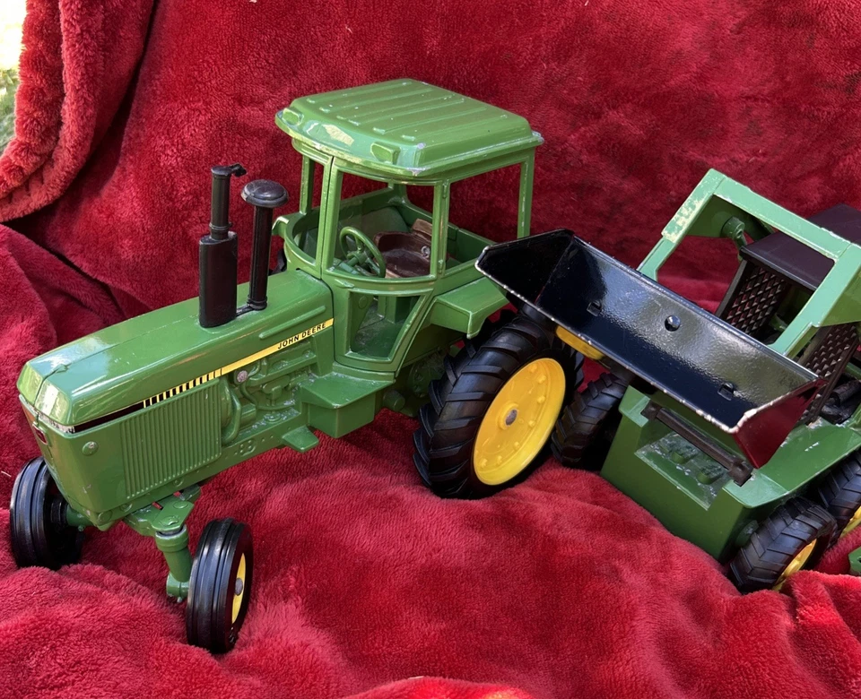 De colección Ertl 70’s John Deere Set Tractor, Minicargadora, Vagón, 2 Hubley Imp. Red Ertl Foto 3 de 4
