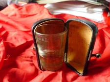 Antikes Glas im Lederköcher Reiseglas 0,03L Top