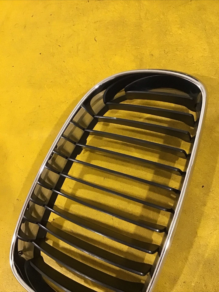 2007-2013 BMW 1 Series 128i Front Grille Left + Right Side W/ Chrome OEM - Image 4 of 4