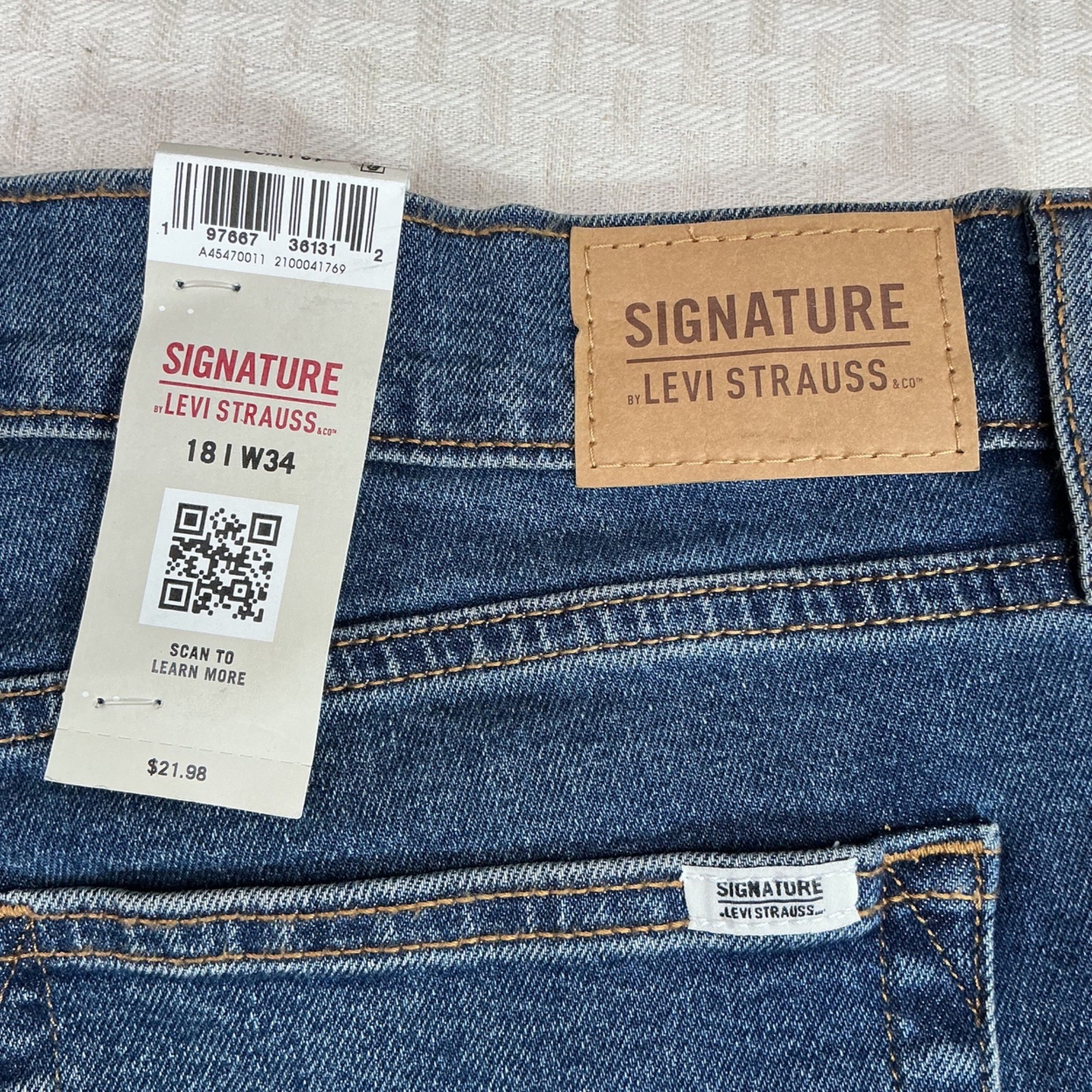 Signature Levi Strauss Womens Size 18W Blue High-Rise Relaxed Fit Bermuda Shorts thumbnail 3