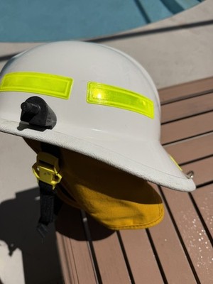 Cairns Model 660 Metro white Firefighter Helmet Made In 2005 Hard Hat Safety 
