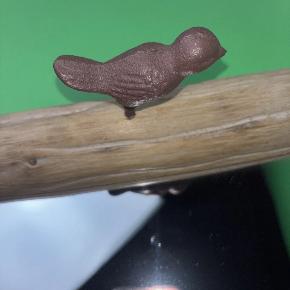 Espelho suspenso quadrado madeira marrom 12 pol. com 2 pássaros de metal para pendurar - Imagem 2 de 4