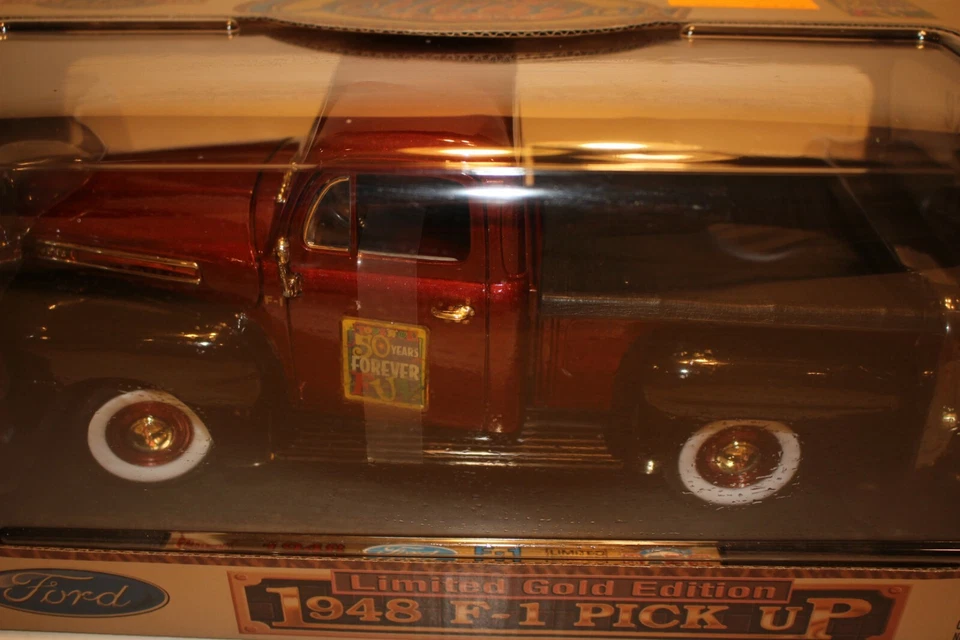 Camioneta Ford F-1 1948 Yat Ming Road Legends escala 1:18 diecast en caja, roja y negra Foto 3 de 4
