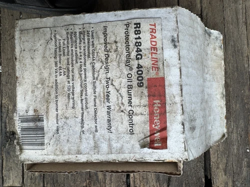 Honeywell R8184G4009 Protectorelay Oil Burner Control New Old Stock