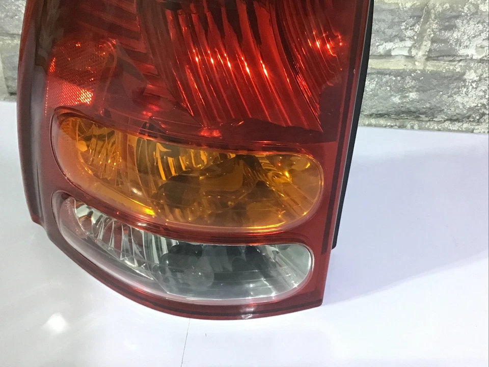 Luz trasera izquierda Oldsmobile Bravada 2002-2004 (lado del conductor) COMPLETA, OEM Foto 3 de 4