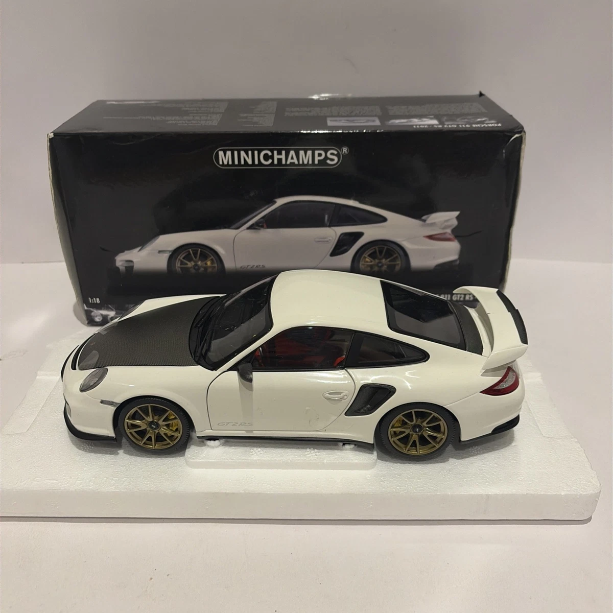 Minichamps - 1:18 - Porsche 911 GT2 RS - 2018 - Édition