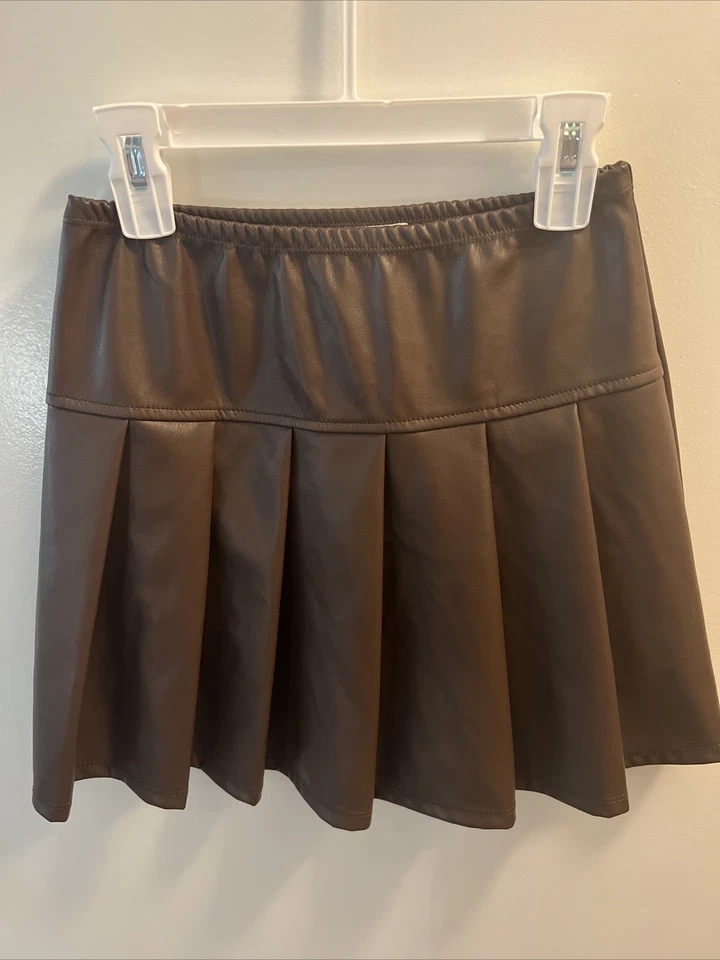 Minifalda plisada de cuero sintético Amy Byer, para niñas de 7-8 años Foto 2 de 4