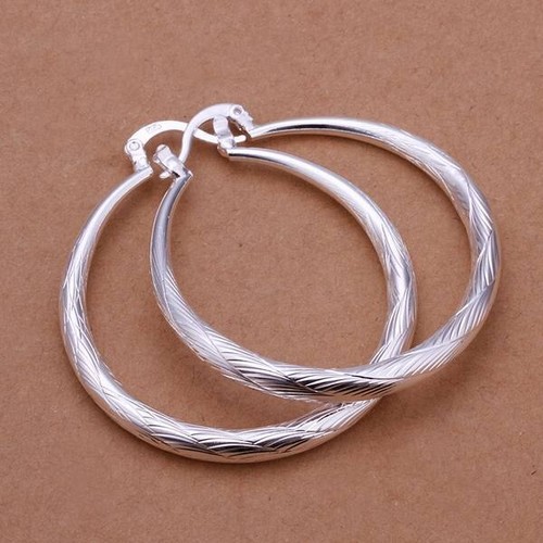 Women's Fashion Jewelry Silver 1.5" Hoop Earrings 1-116 - Picture 5 of 5