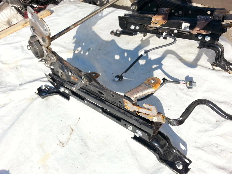 MAZDA CX7 CX-7 OEM PASAJERO ASIENTO DELANTERO DERECHO AJUSTADOR DE PISTA 07 08 09 10 11 12 Foto 2 de 4