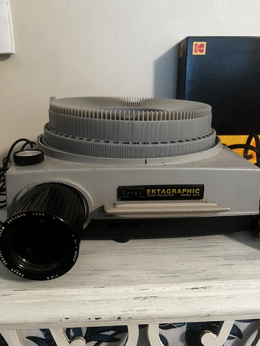 Vintage Kodak Ektagraphic Slide Projector Model AF-2 with Remote