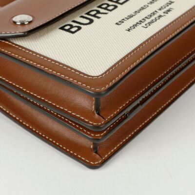 Burberry 8105811X 関税送料込 Burberry HOSPEERY Title Pocket Crossbody Bag 8014611