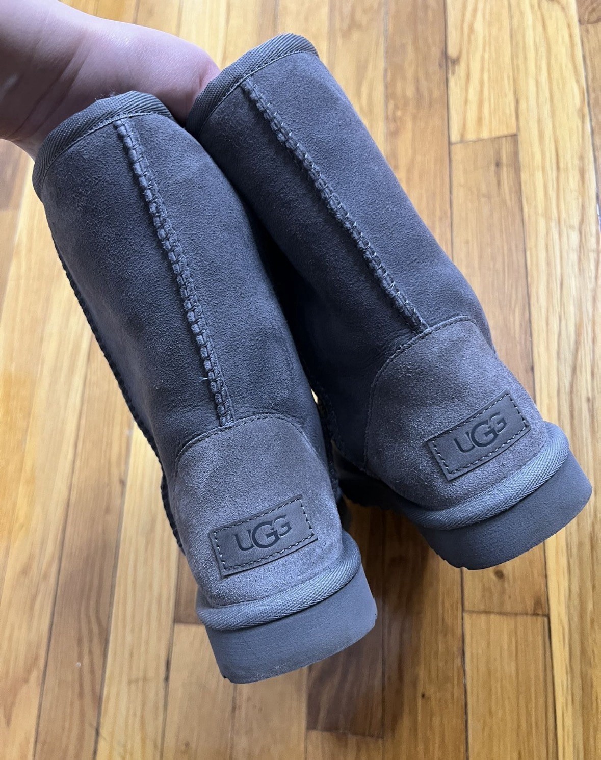 UGG - image 2