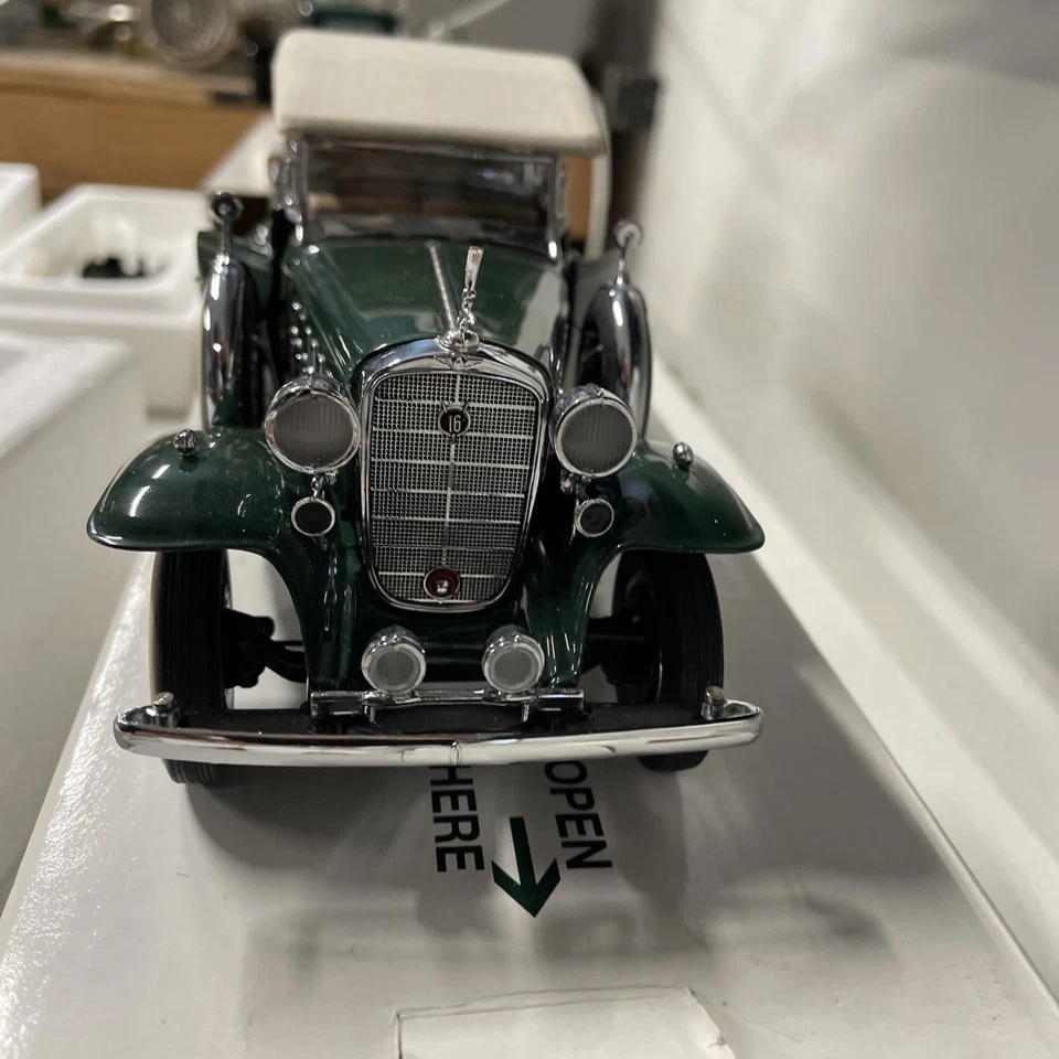 Danbury Mint 1932 Cadillac V-16 Sport Phaeton - MW-303 - Image 4 of 4