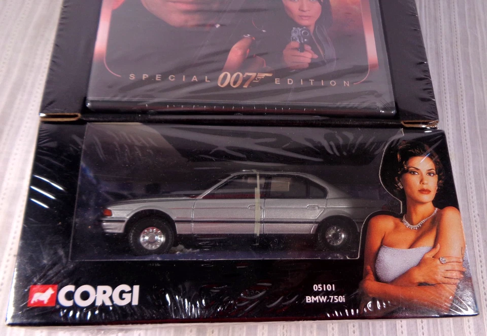 CORGI JAMES BOND DEFINITIVE COLLECTION BMW 750i TOMORROW NEVER DIES & DVD 05101 - Image 2 of 4