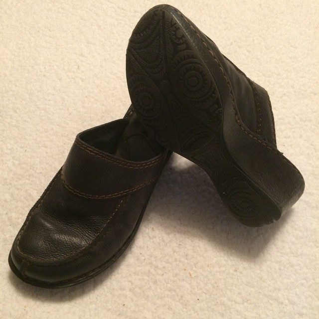 Birkiâs by Birkenstock Cat Clogs Birkiâs by Birkenstock cat clogs Size 38, narrow Some small 