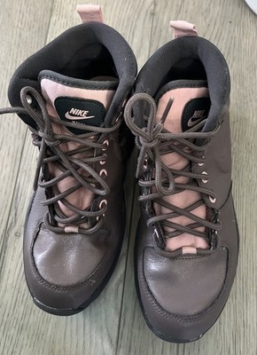 Nike Manoa Girls Boots Size:4 EUC