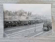 Orig.  FOTO,alt,Saalfeld/Saale, Bahnhofsgelände, Lok, Menschen (99)