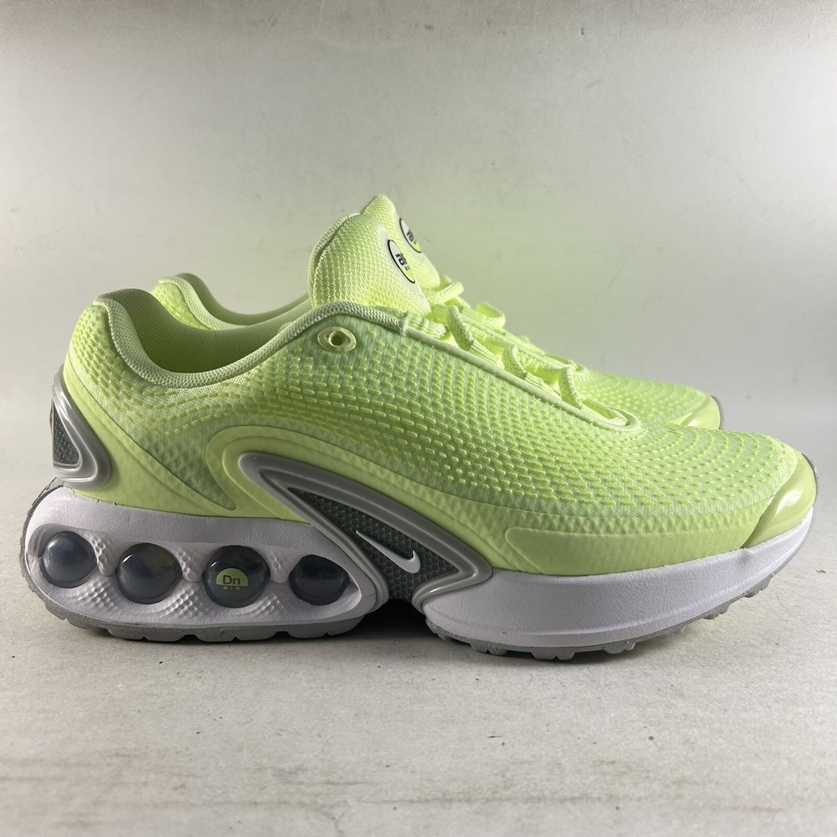 Nike Air Max DN SE Women's Shoes Sneakers Barely Volt Size 8
