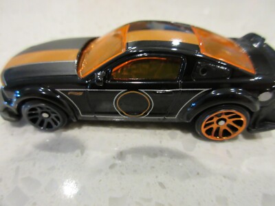 HW 2005 FORD MUSTANG(フォード マスタング) 7台セット s-l400.jpg