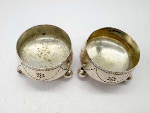 ANTIQUE / VINTAGE PAIR OF SILVERPLATE FOOTED SALTS CELLARS MUSTARD POTS TABLE - Picture 2 of 9