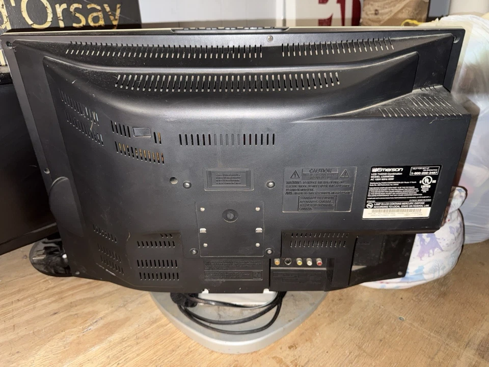 Emerson LD200EM8 LCD TV DVD Combination Combo 20 Inches No Remote Tested Works - Image 2 of 3
