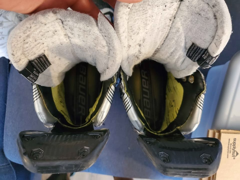 Bauer $800 M5 Pro Hockey Skates Updated Steel Blades Size 7 (Men's 8.5 ...