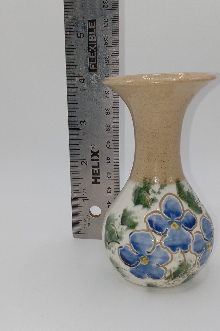 Art Pottery O'Neil Ireland Handmade Signed Flower Bud Vase