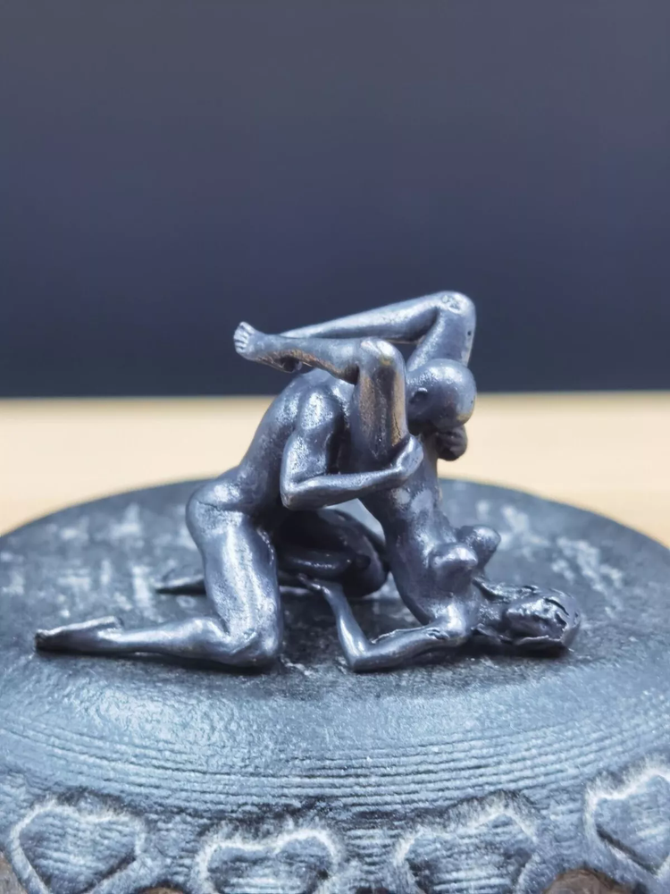 Solid Black Bronze Copper Statue Hand Carved Penis Love Amulet Figurine B02