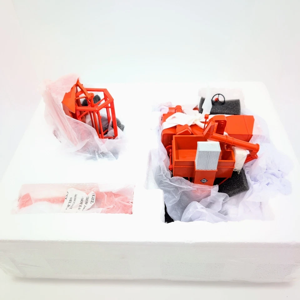 1/16 Allis Chalmers Super 100 All-Crop Harvester by SpecCast - Image 2 of 4