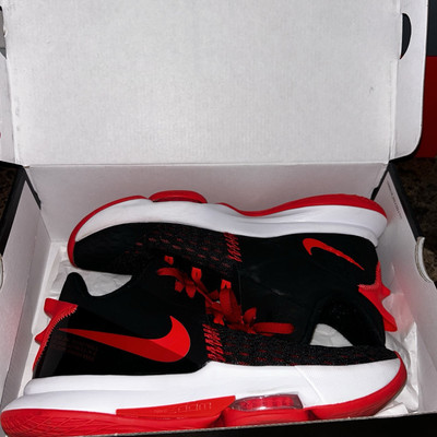 Size 9 - Nike LeBron Witness 5 Bred