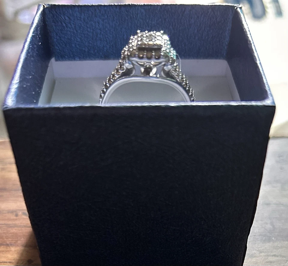 10K White Gold Diamond Ring .80 Tcw Halo Wedding Engagement Ring Signed Sz 6 - Image 2 of 4