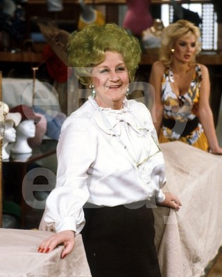 Are You Being Served (TV) Mollie Sugden ''Mrs Slocombe'' 10x8 Foto