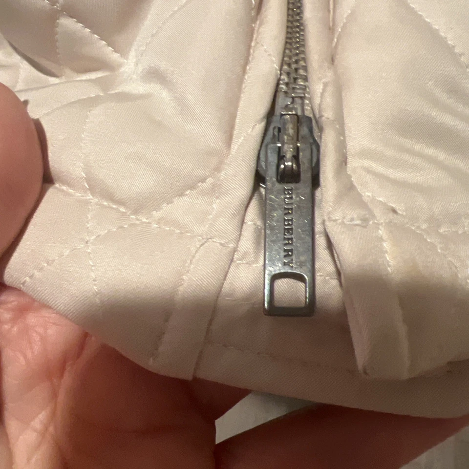 Chaleco Burberry London acolchado beige para mujer auténtico mediano Foto 3 de 4