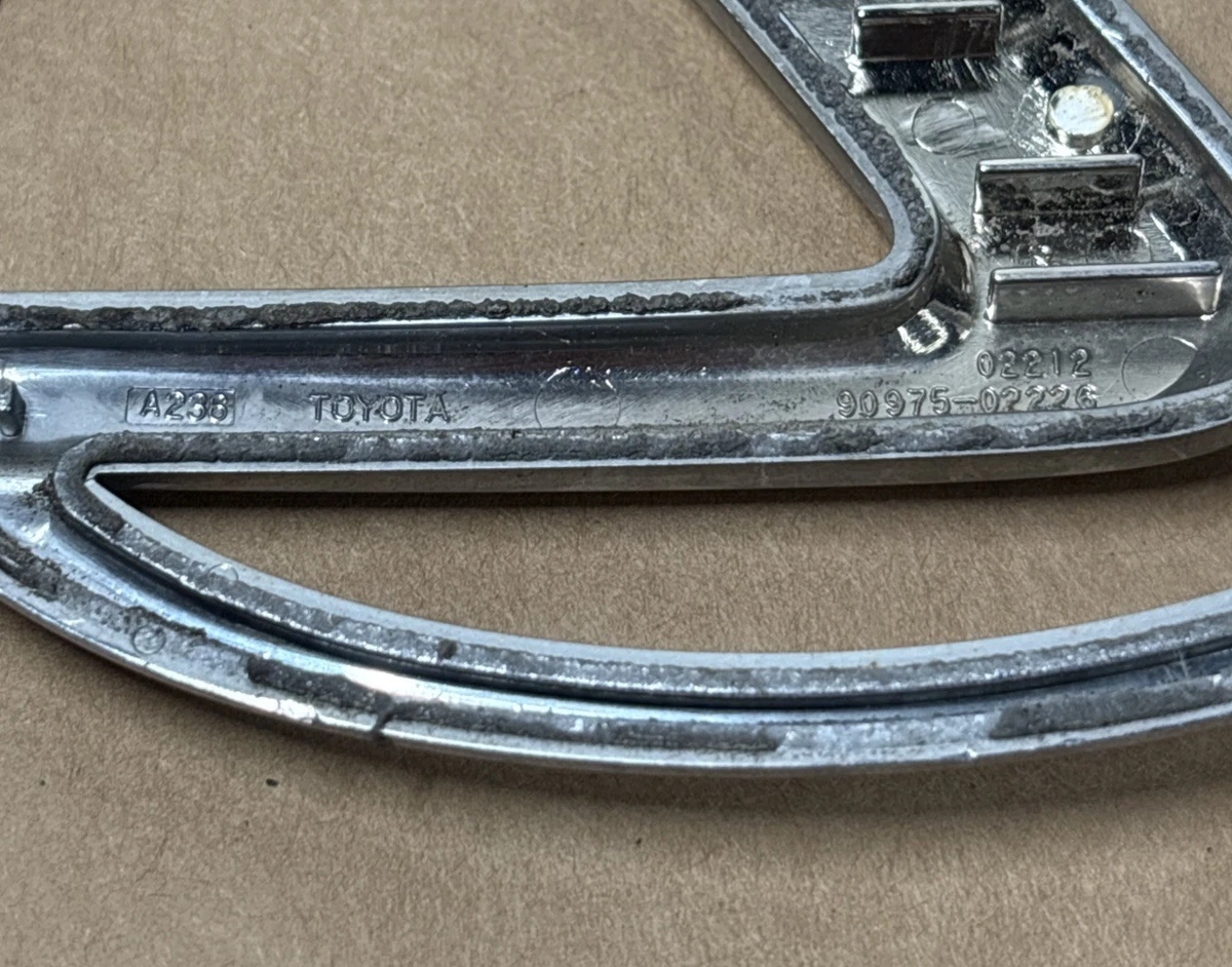 OEM Lexus Logo Emblem 90975-02226 photo 3