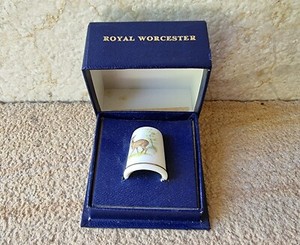Vintage Boxed Royal Worcester Fine Bone China Thimble Fawn & English Oak Tree