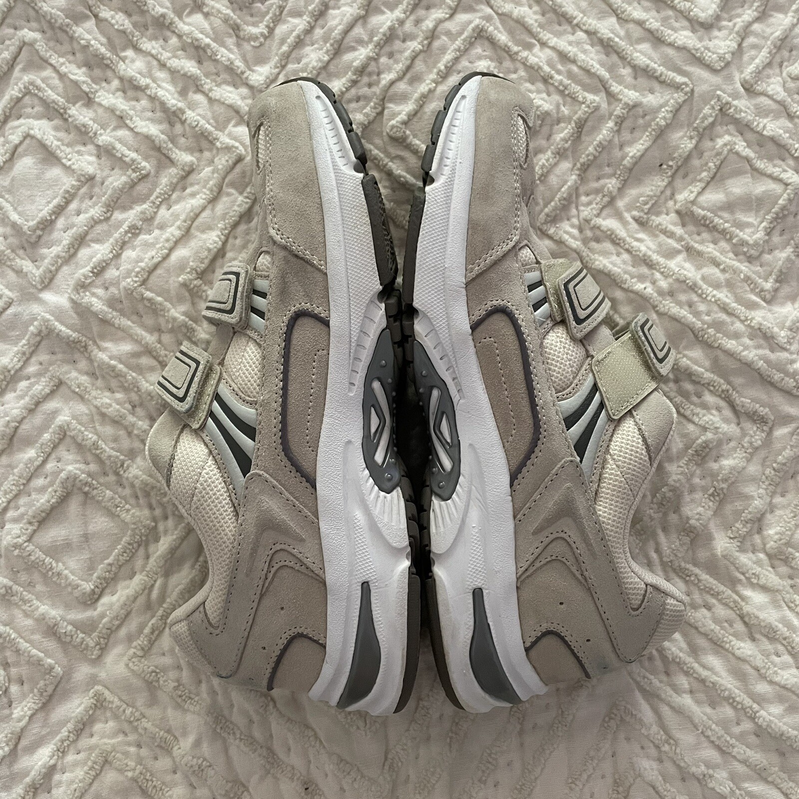 Vionic Women’s Tabi Walker Arch Support Cream Sue… - image 5