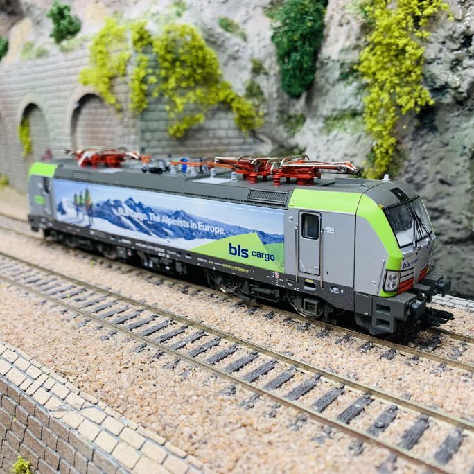 Locomotive electrique Re 475 Siemens Vectron MS train miniature BLS CARGO