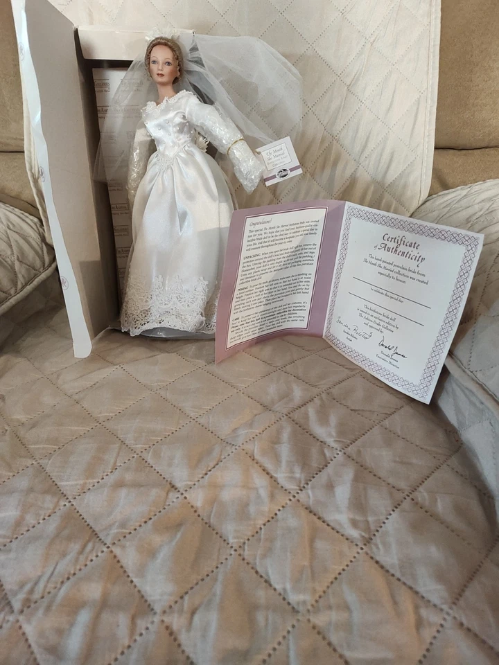 Фарфоровая кукла невесты Ashton Drake The Month She Married от Sandra Bilotto - Изображение 2 из 4