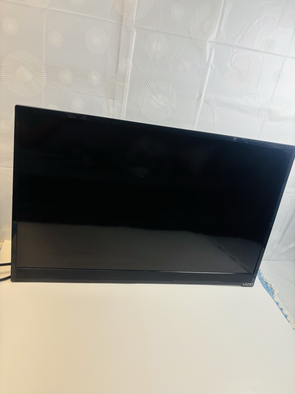 Vizio E280-B1 28" LED Flat Screen TV 720p HDMI USB Black Bui
