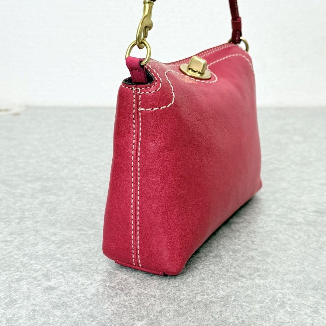 バッグ Coach Patent Leather Turnrock mini Pouch バッグ Coach Patent Leather Turnrock mini Pouch COACH Patent