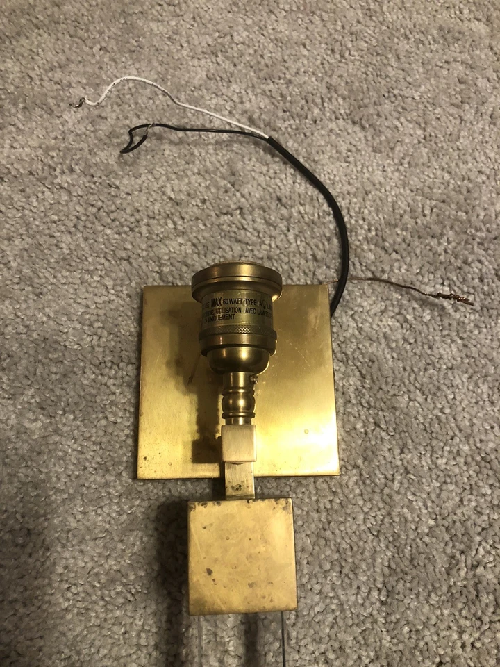 Conjunto de 2 luzes de parede vintage estilo meados do século latão e Lucite vaidade - Imagem 4 de 4